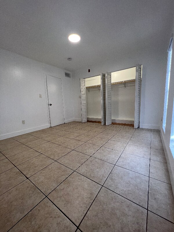 Foto del edificio - 1051 NE 163rd St