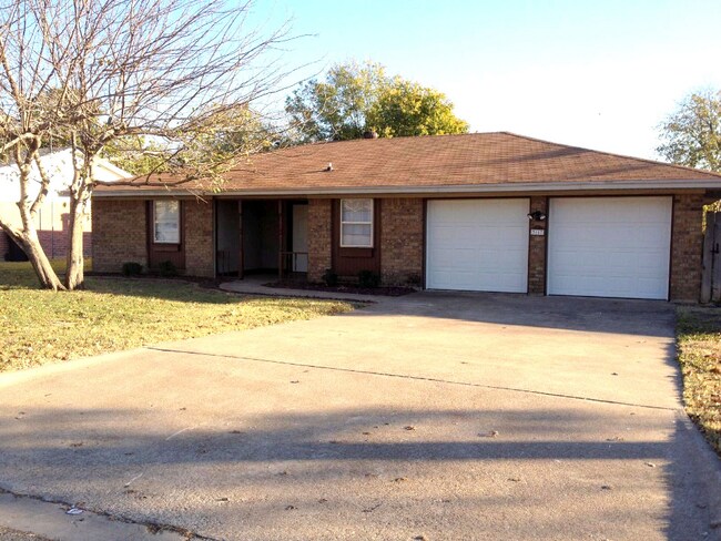 Foto del edificio - 3117 Keller Rd