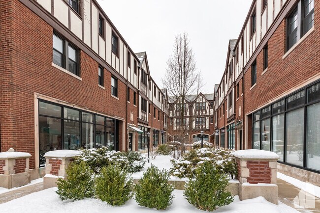 Foto del edificio - 894 Green Bay Rd