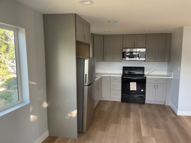 Building Photo - 10975 Mascarell Ave