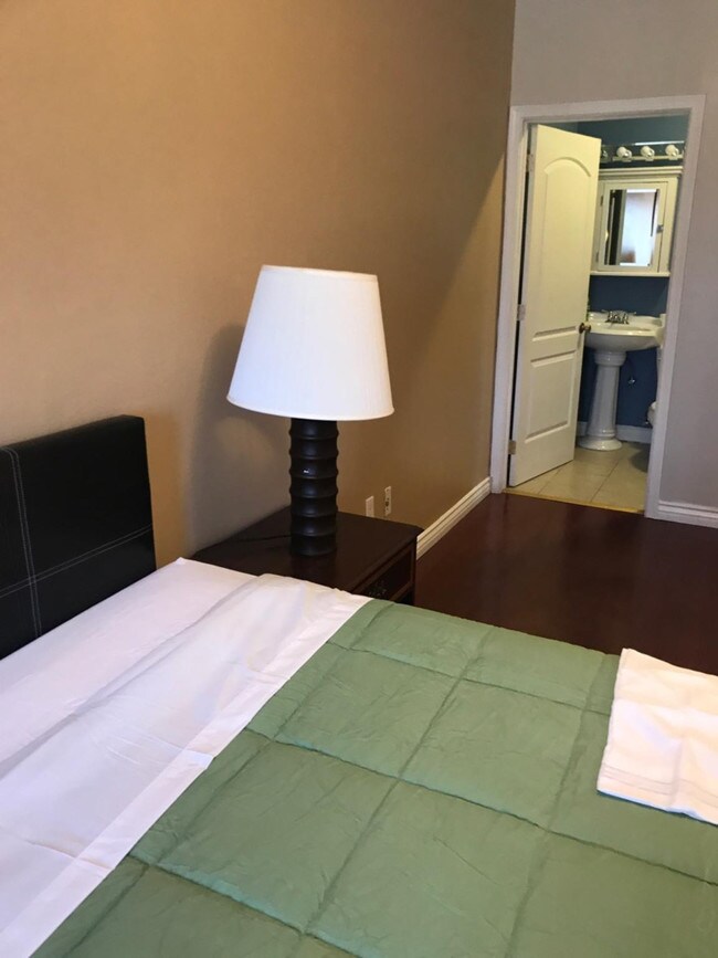 Foto del edificio - 14655 Vanowen St