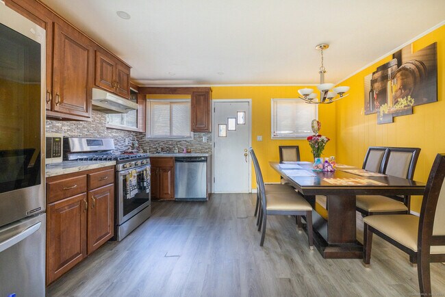 Building Photo - 92 Priscilla St