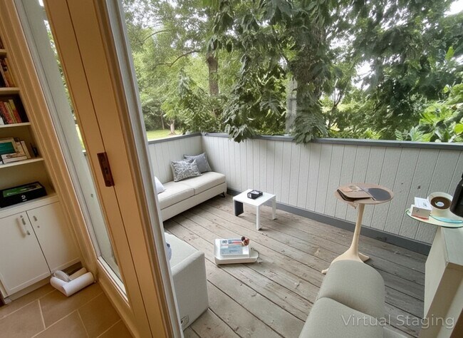 Foto del edificio - Price Reduction - Spacious 3 bedroom 3.5 Baths 2 Home Offices/Non Conforming Room 2 Car Garage in...