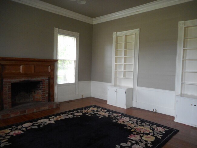 Foto del edificio - Historic 2 Story Home on Hwy 274