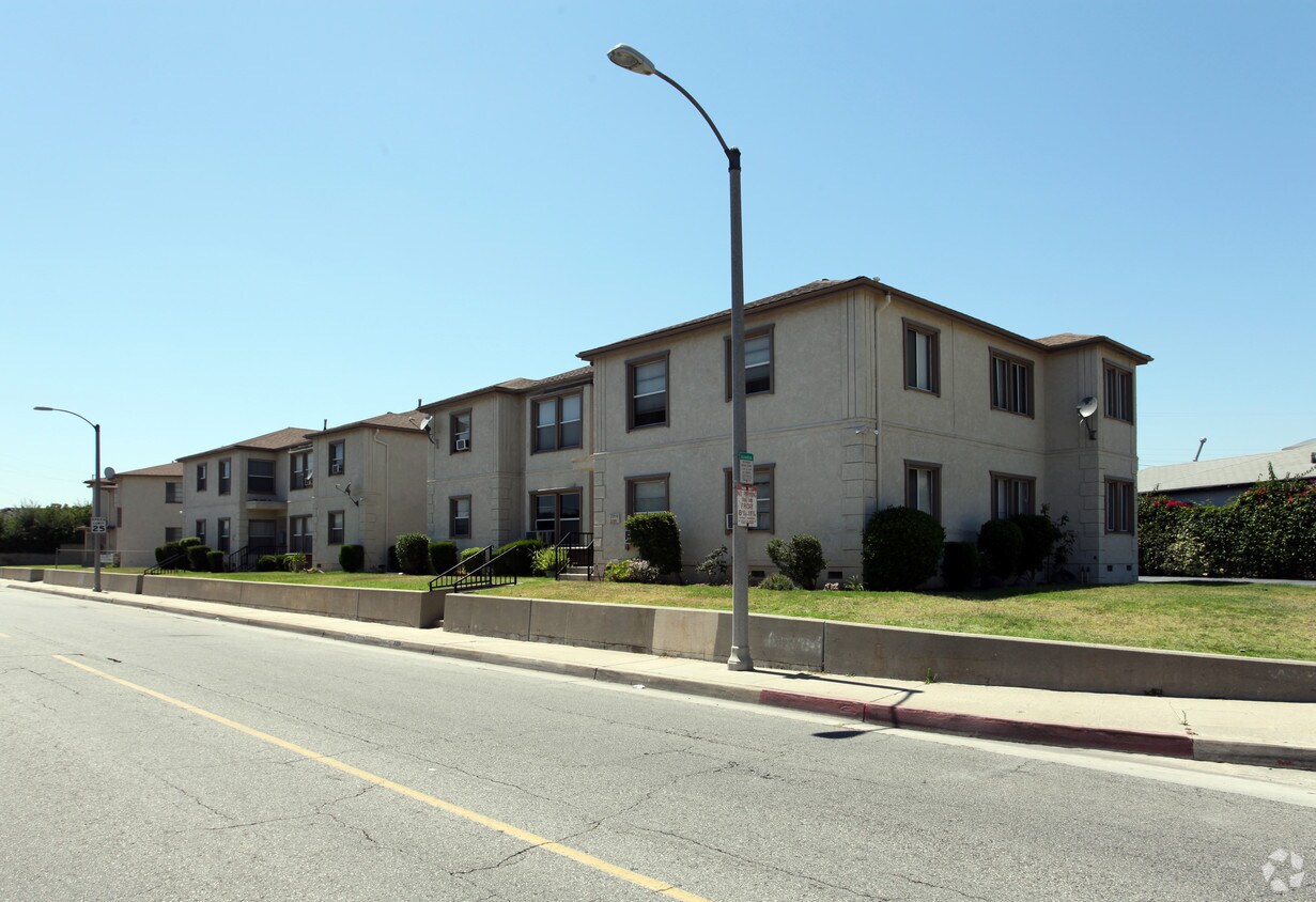 Building Photo - 2201-2207 W Ramona Rd