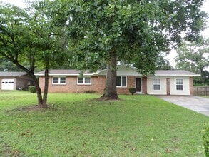 Building Photo - 220 Yellowleaf Dr