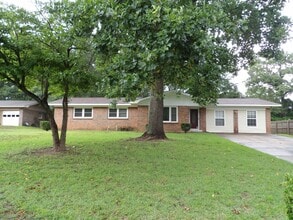 Building Photo - 220 Yellowleaf Dr