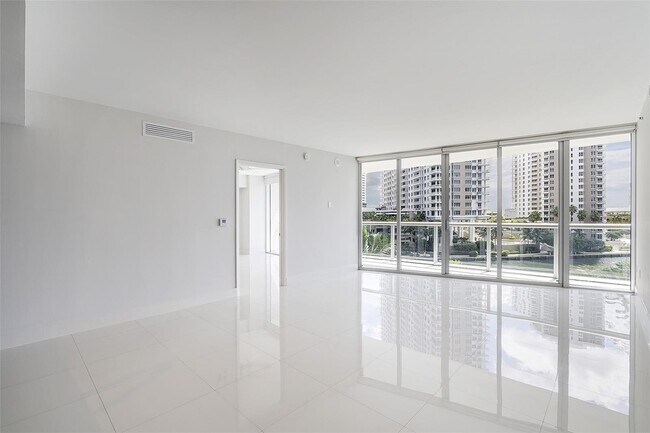 Foto del edificio - 495 Brickell Ave