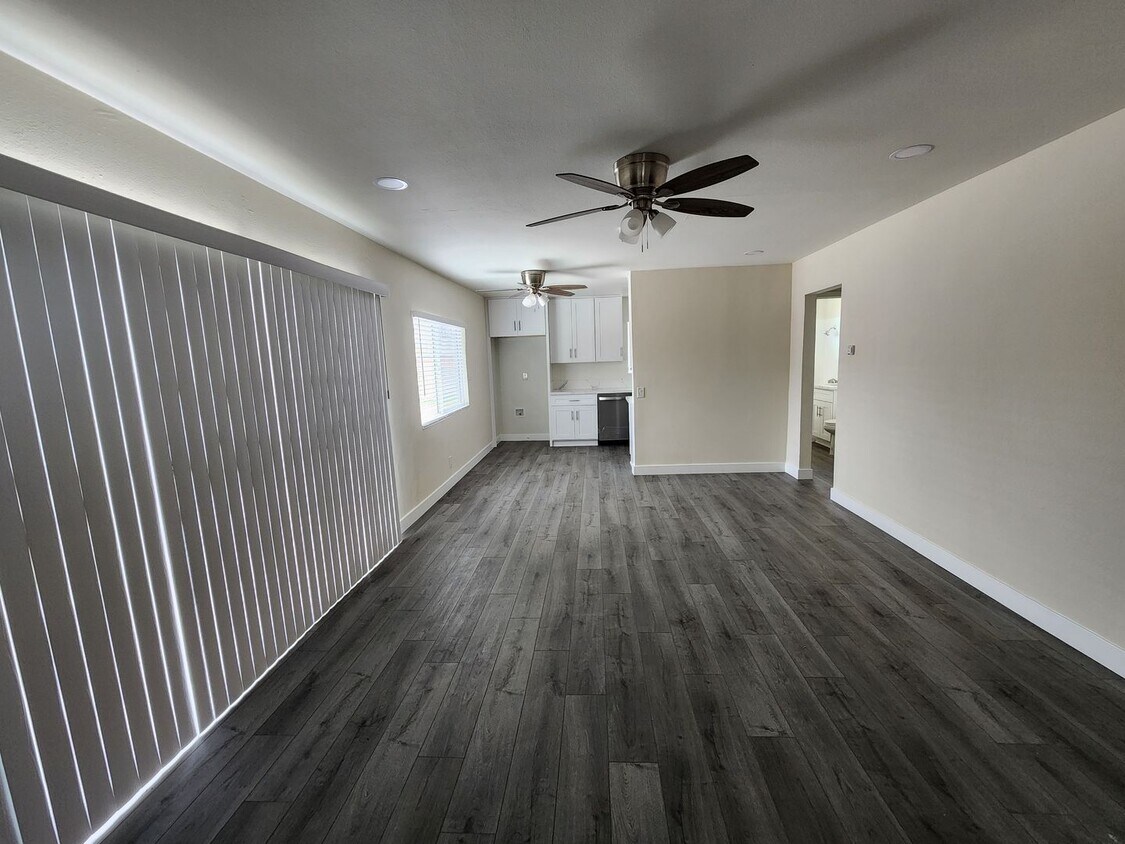 Foto principal - Charming 3-Bedroom Home Just 10 Minutes fr...