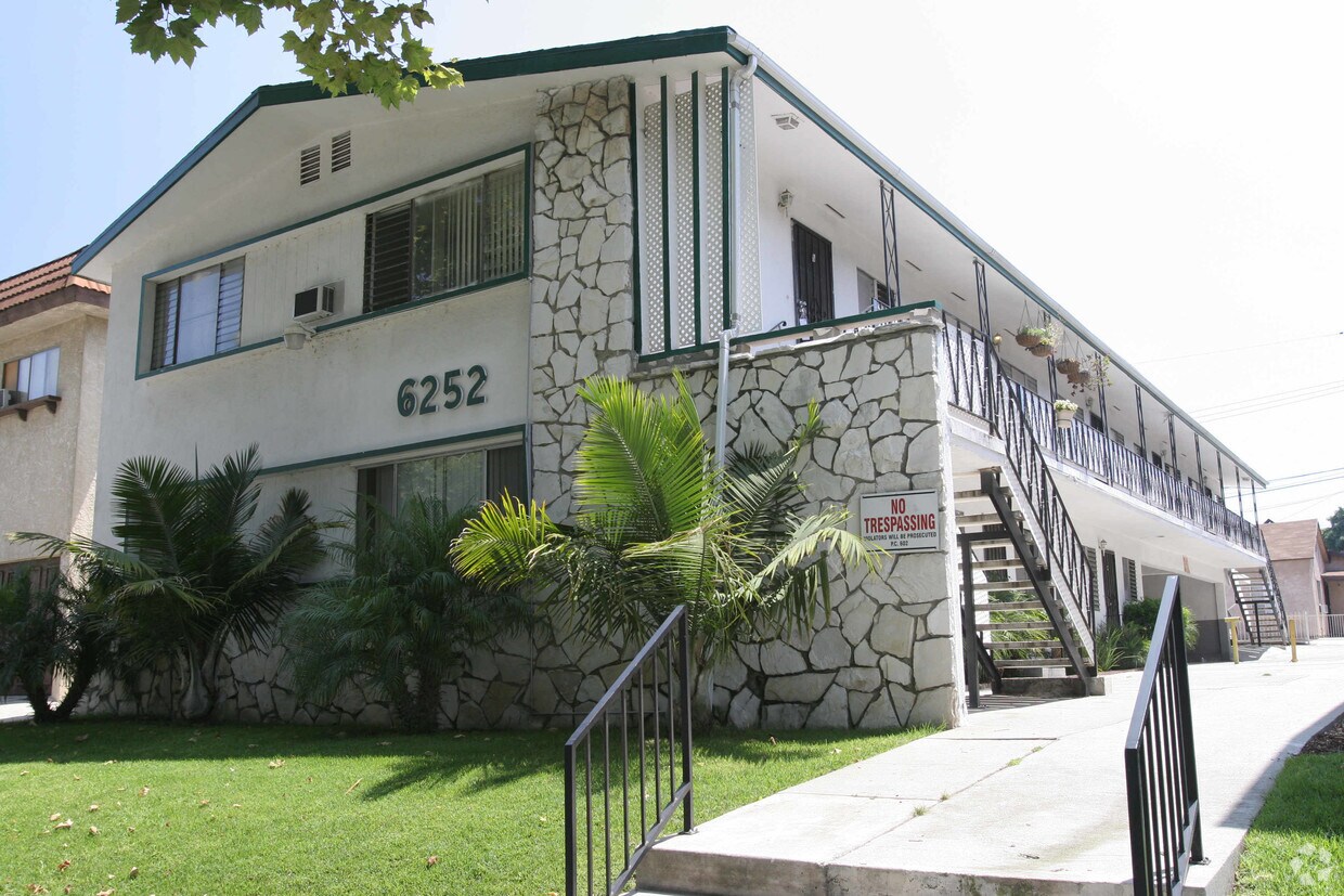 Primary Photo - 6252 Pickering Ave