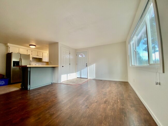 Entry - 624 SE Wilson Ave