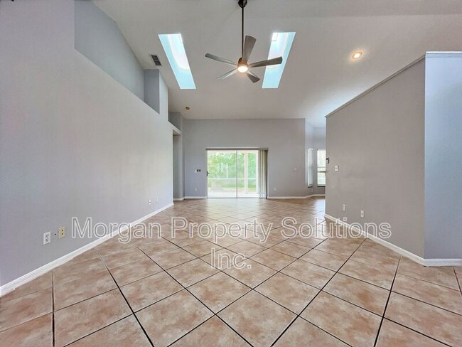 Foto del edificio - 2461 River Ridge Dr