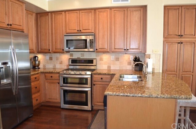Building Photo - 29 Blazewood