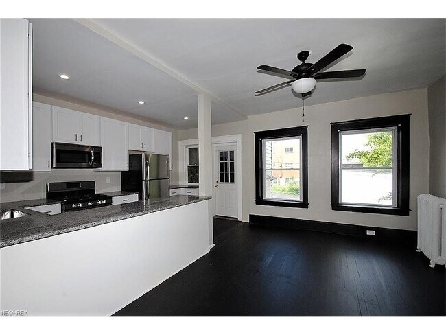 Foto del edificio - 1374 Cove Ave