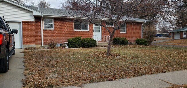 Building Photo - 7730 Mesa Rd