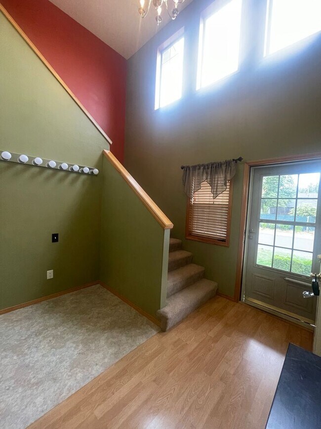 Building Photo - Two Story in Salmon Creek!