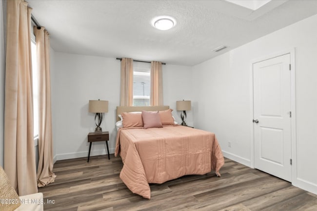 Foto del edificio - 805 Garth Ave