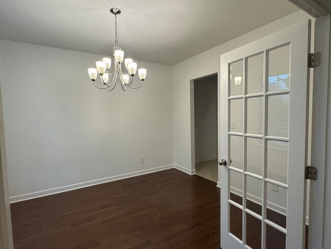 Building Photo - Gorgeous 3 Bedroom home located in Ellingt...