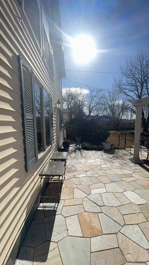 Foto del edificio - 299 N Highland Dr