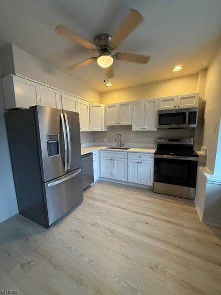 Foto del edificio - 332 Belleville Ave