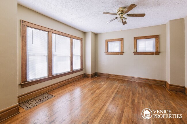 Foto del edificio - 2177 Indiana Ave