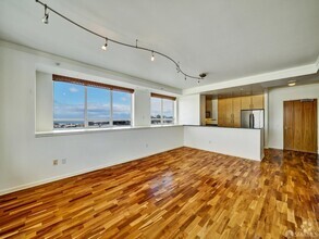 Building Photo - 400 Beale St