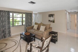 Building Photo - 138 SE 30th St