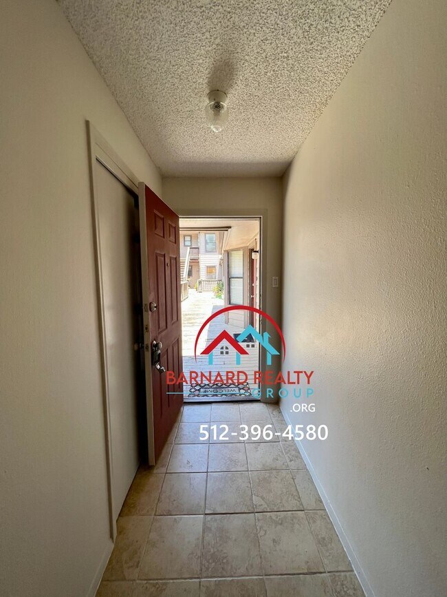 Foto del edificio - 402 N Fredericksburg St