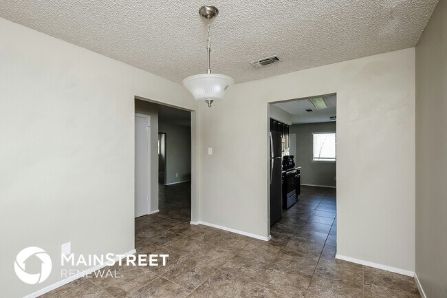 Building Photo - 825 Timberoaks Dr
