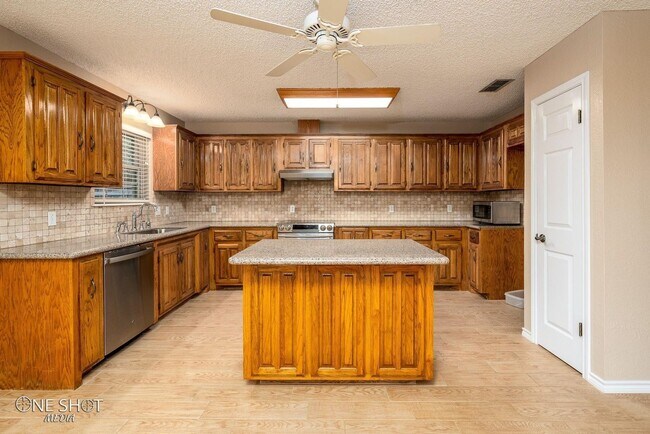 Foto del edificio - 5242 Western Plains Ave