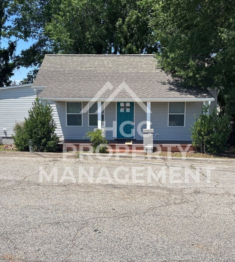 Foto principal - 104 E Adams St