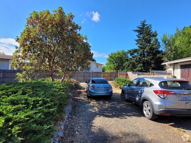 Building Photo - 340 Hill Ct