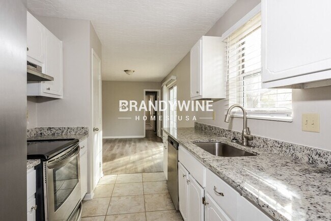 Building Photo - Beautiful 3 Bedroom Home Ready For Move-In!