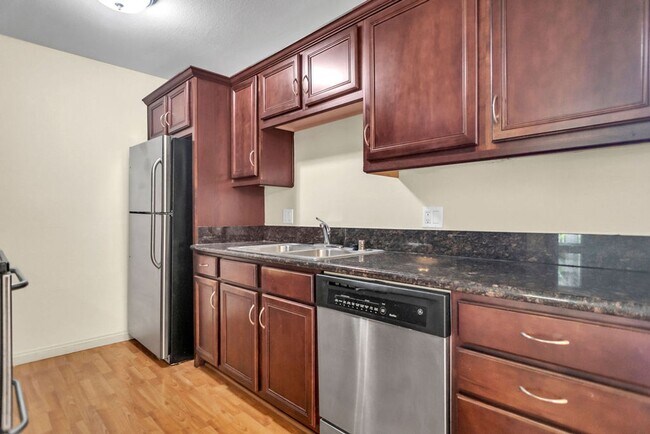 Building Photo - Available now! Great 2/1 condo close to SD...
