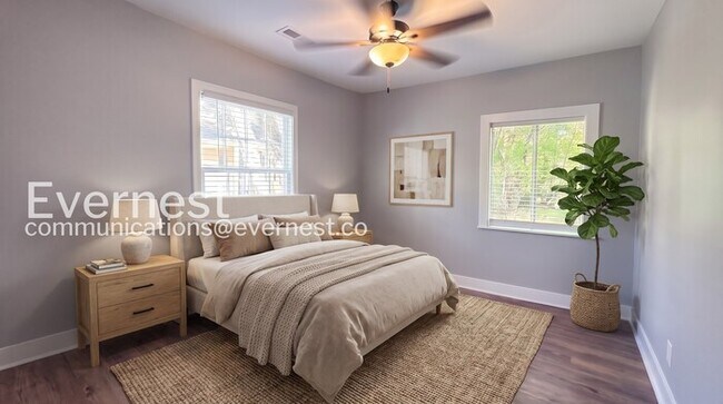 Building Photo - 3 Bed/2 Bath Home with Fenced Yard / Pet-Friendly / Vouchers Accepted / Available Now!