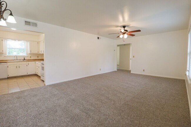 Foto del edificio - Charming 2 Bed, 1 Bath Home!