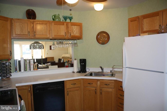 Building Photo - 5002 Bridgepointe Dr