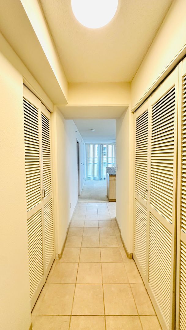 Foto del edificio - Diamond in the rough 1 bedroom with den in Honolulu!