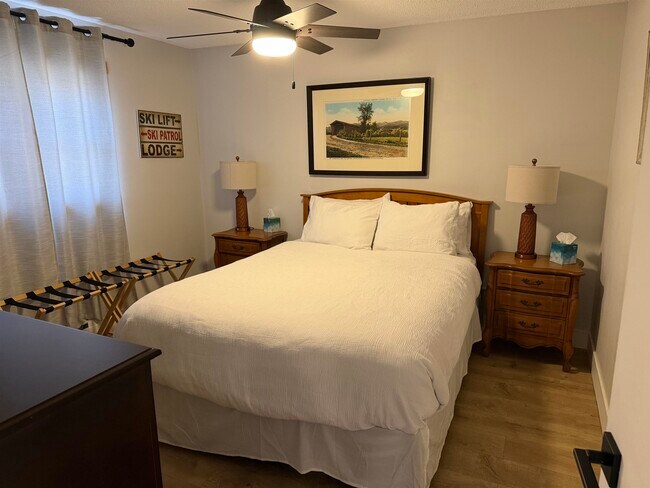 Foto del edificio - 220 Mountainside Dr