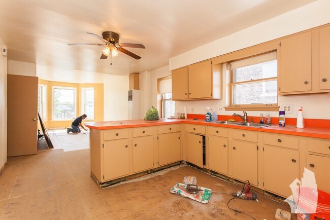 Building Photo - 3010 S Emerald Ave