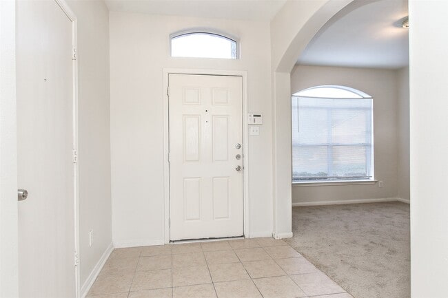 Foto del edificio - 6103 Menor Crest Dr