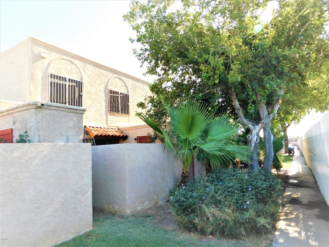 6751 W Devonshire Ave, Phoenix, AZ 85033 Apartment for Rent in
