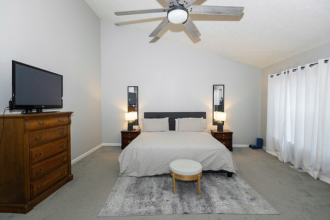 Building Photo - 6595 Reserve Dr