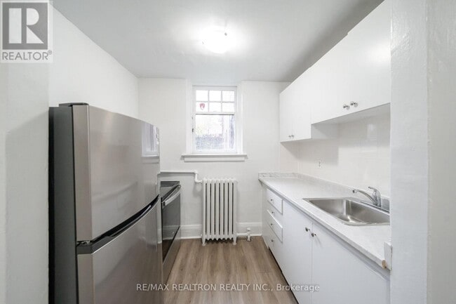 Building Photo - 8 Kingston Rd