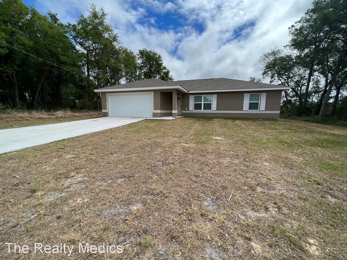 3 br, 2 bath House 12677 SE 104th Ter House Rental in Belleview, FL