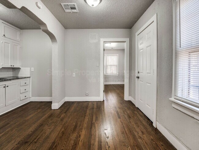 Foto del edificio - 1515 NE 13th St