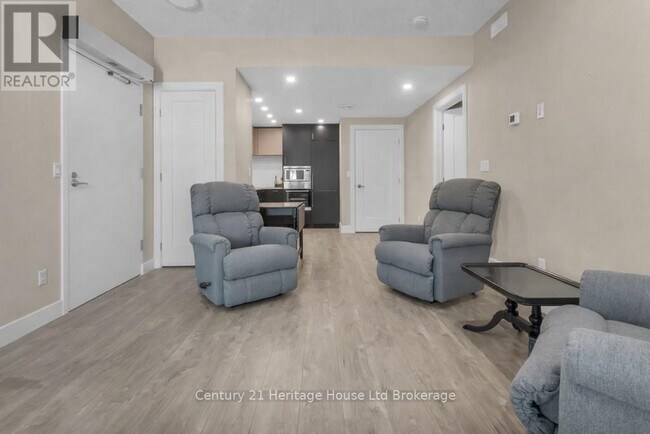 Building Photo - 15 Woodcock Dr