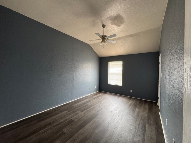 Building Photo - 4406 Deek Dr