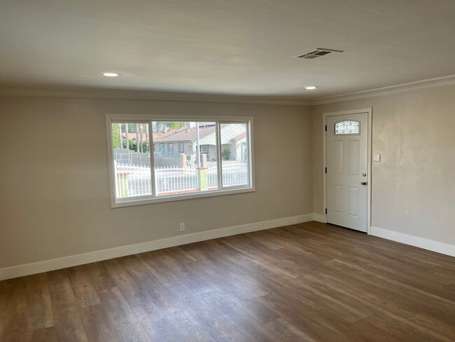 Living Room - 4019 Rubidoux Blvd
