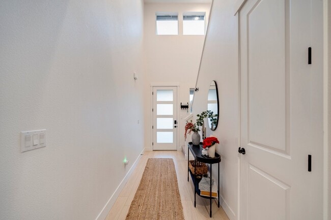 Building Photo - 18008 NE 48th Ct
